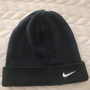 Nike navy beanie hat.